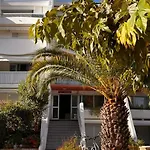 Le Dauphin - 150m De La - Piscine -