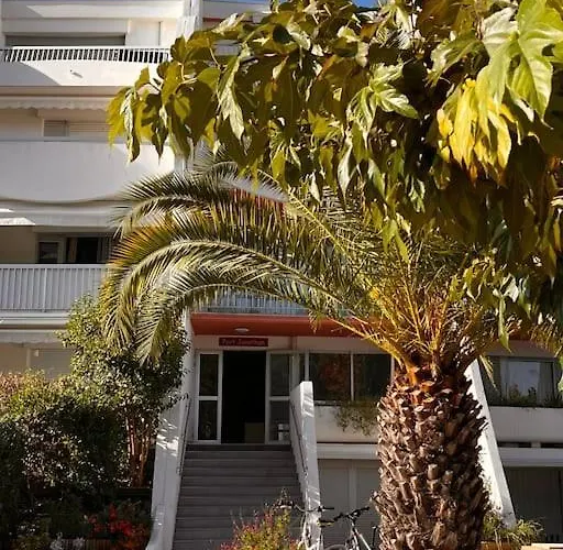 Le Dauphin - 150m De La - Piscine -